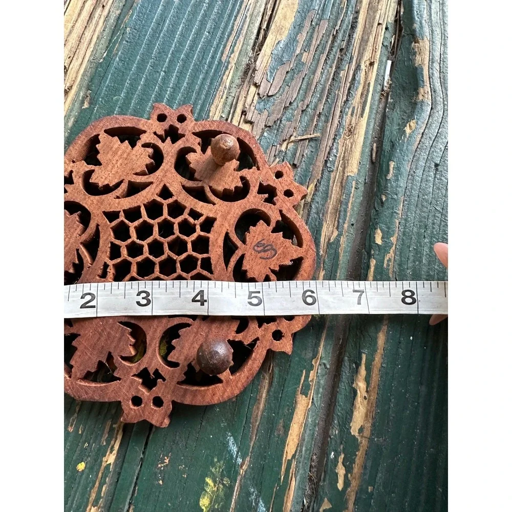 Vintage Hand Carved Wooden Trivet Leaf Honeycomb Lattice Boho Kitchen Decor 5.5